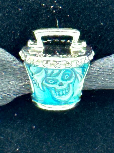 hatbox ghost pandora charm